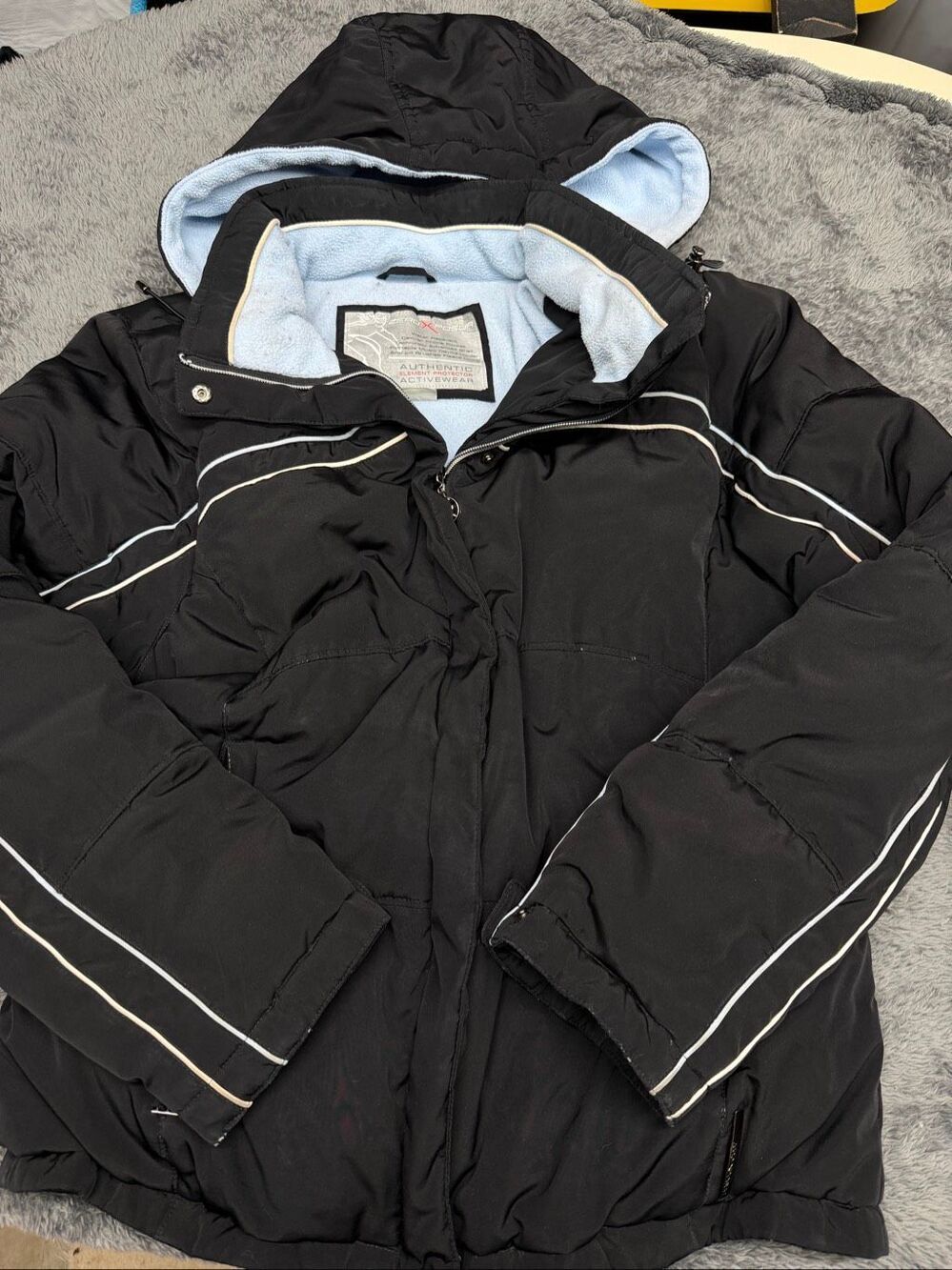 ZeroXposur Women's Ski Jacket with removable hood- Size Medium!
